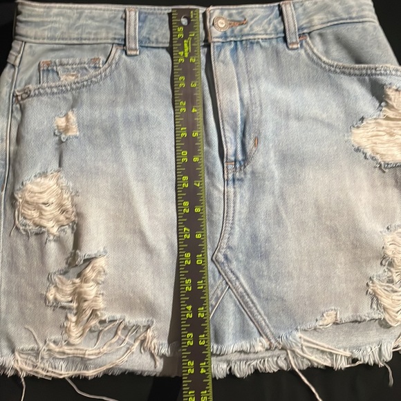 Hollister distressed high rise denim 5 pocket stone washed mini skirt - Picture 4 of 5